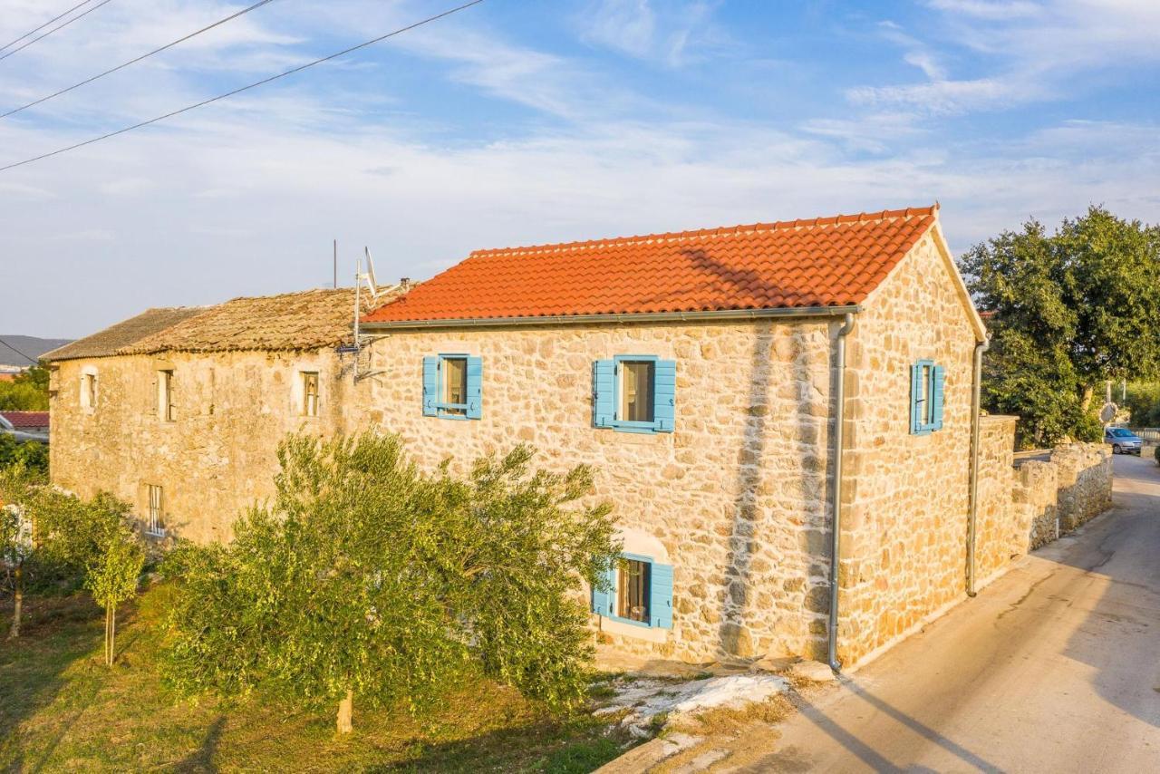 Holiday Home Lipa Nasa Neviđane Exterior foto