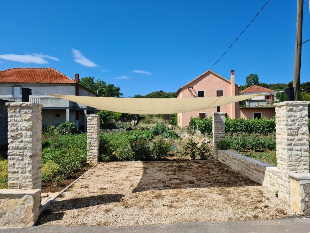 Holiday Home Lipa Nasa Neviđane Exterior foto